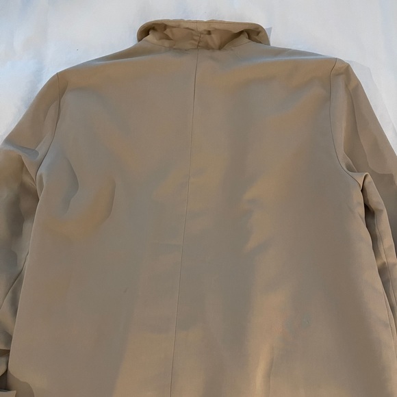 Women’s taupe blazer. Slightly oversized, but good quality.  Not too heavy - Picture 7 of 12
